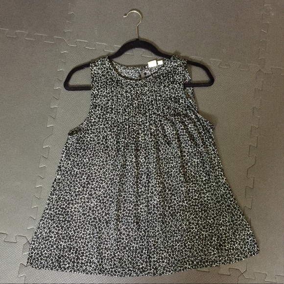 Women’s drapey sleeveless top w/ star pattern - Picture 1 of 1